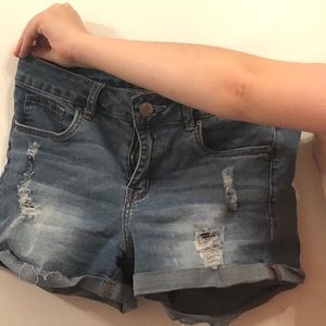 Chic, lightly worn and cute jeans shorts